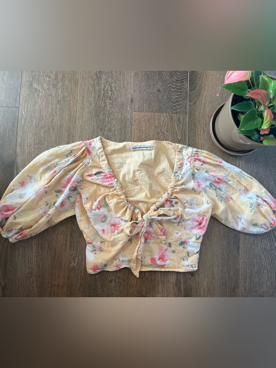 Abercrombie & Fitch Tops - Abercrombie & Fitch Yellow Floral Tie-Front Crop Top